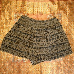 Relaxed Pattern Short